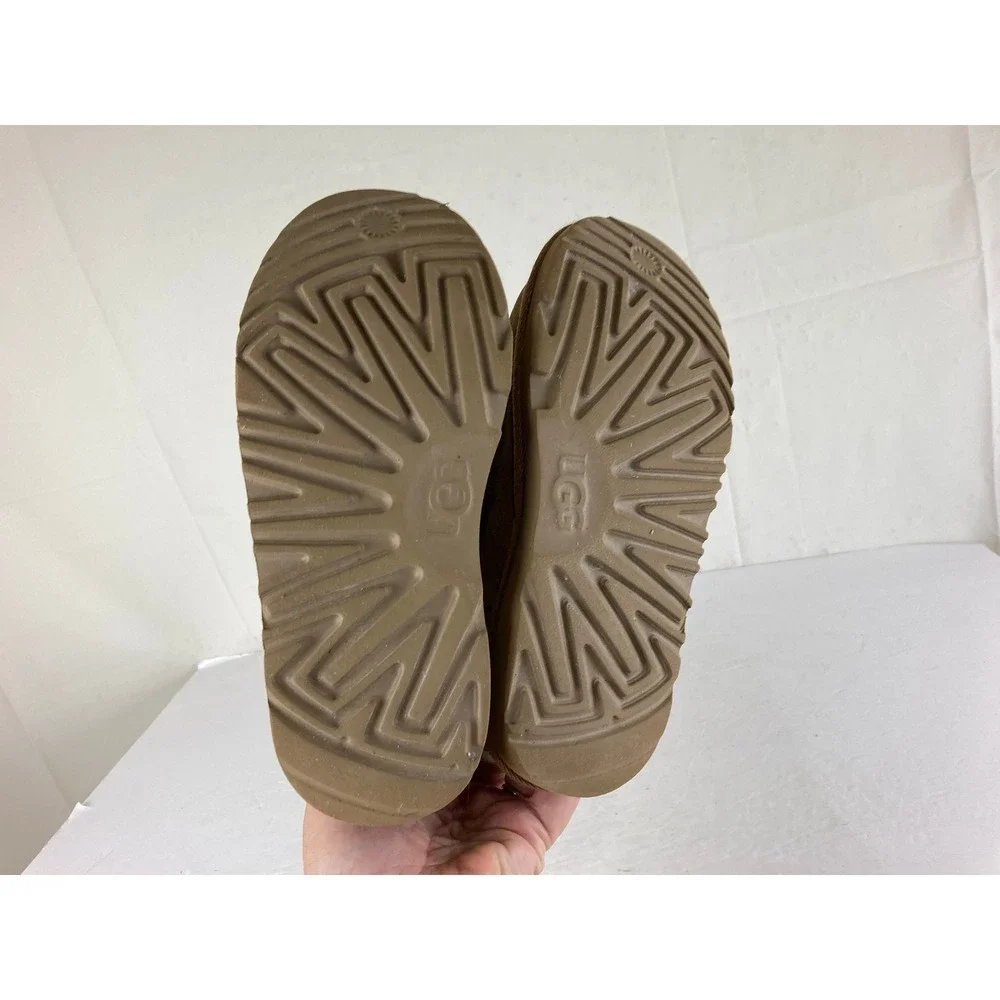 UGG Classic Mini II Girls sz 3 Chestnut Suede Sherpa Lined Ankle Boots School